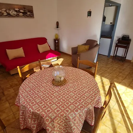 2 Pieces Climatise Avec Parking En Centre-ville, Proche Plages - - Fr-1-780-54 *