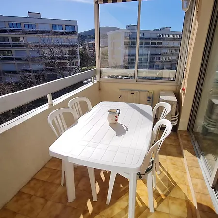 2 Pieces Climatise Avec Parking En Centre-ville, Proche Plages - - Fr-1-780-54 *