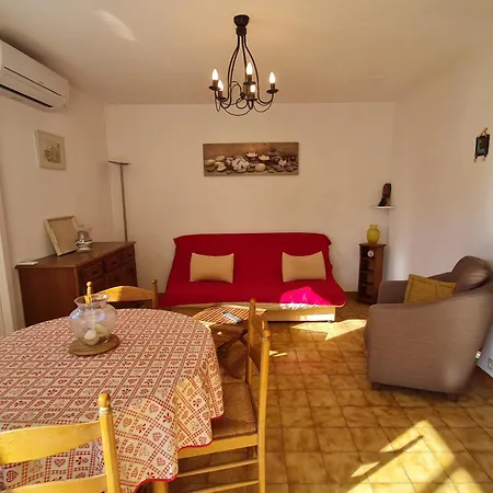 2 Pieces Climatise Avec Parking En Centre-ville, Proche Plages - - Fr-1-780-54 Appartement