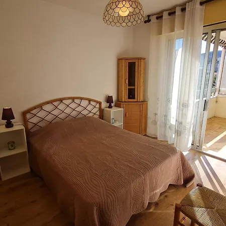 2 Pièces Climatisé Avec Parking En Centre-ville, Proche Plages - - Fr-1-780-54