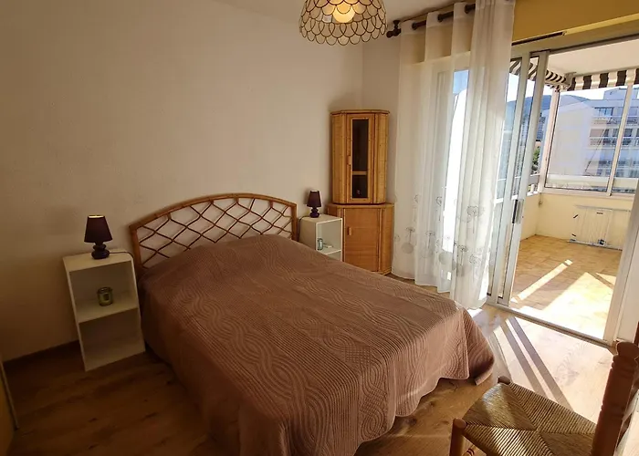 2 Pièces Climatisé Avec Parking En Centre-ville, Proche Plages - - Fr-1-780-54